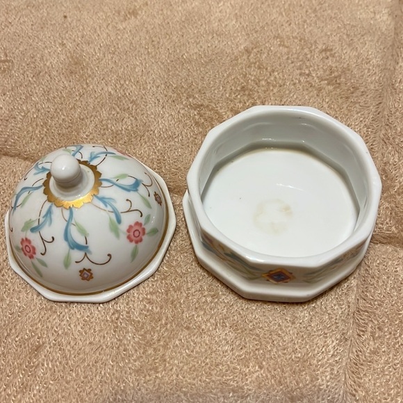 Prestige Of lace Venetian collection lidded trinket box - Picture 4 of 7